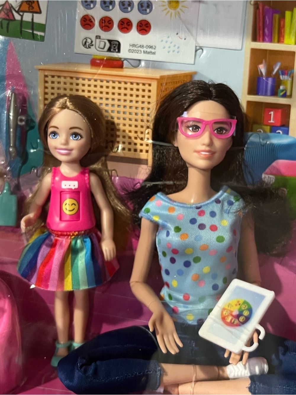 Barbie Art Therapist Doll Set - Barbie PhD Doll with Art Accessories & Child - Picture 2 of 8